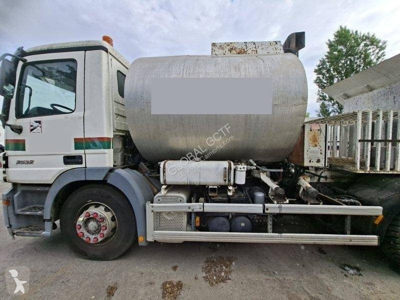 Lastbil Mercedes 2532