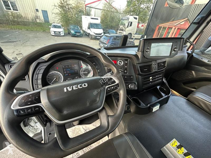 Iveco 480 truck