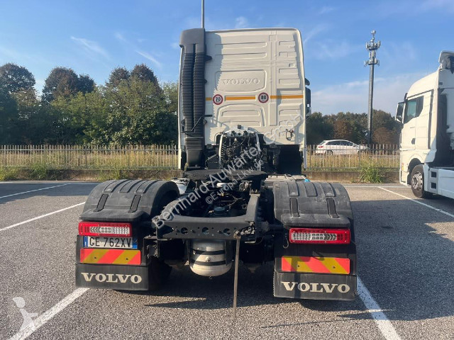 Nyergesvontató Volvo 460