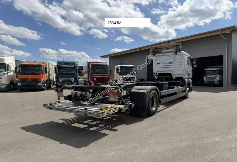MAN 18.413 4x2 WB LKW AHK truck
