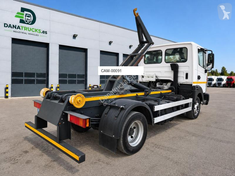 Nissan 5 Tn truck