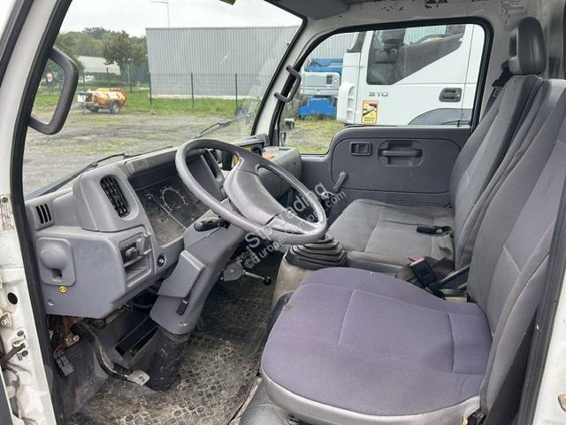 شاحنة Nissan NACEE V 16 METRES
