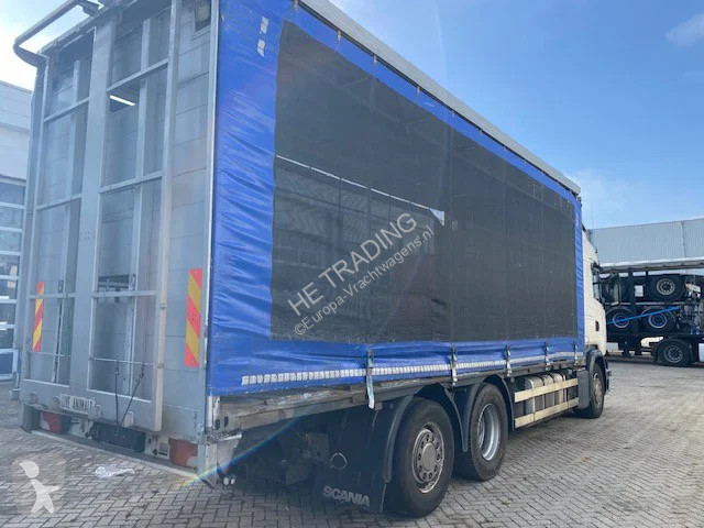 Teherautó Scania 450 N331 6x2 met pluimveeopbouw