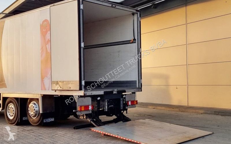 Kamion Mercedes Actros 2532 L 6x2 Actros 2532 L...