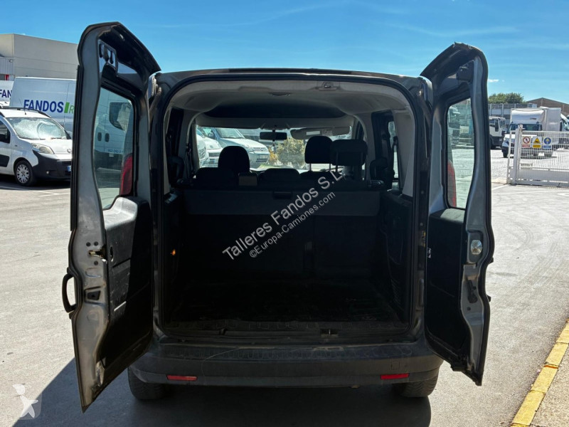 عربة نفعية Fiat Doblo