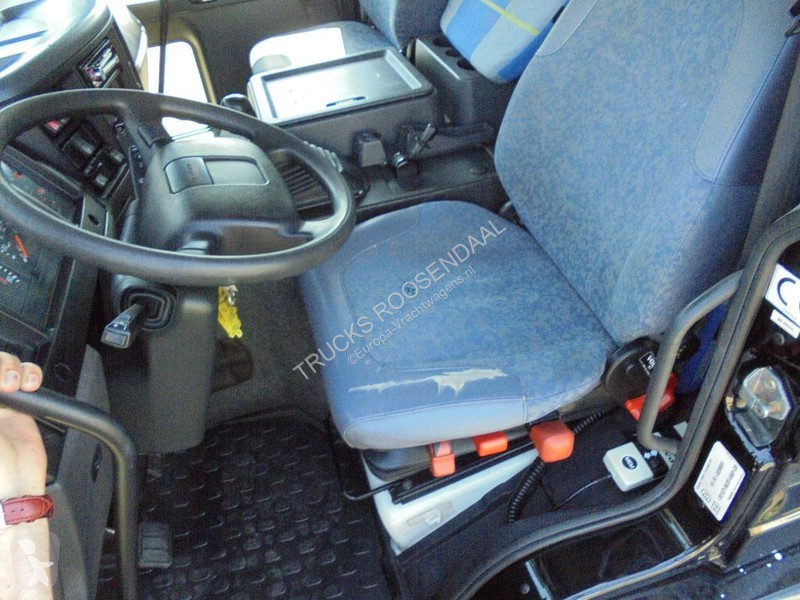 Vrachtwagen Volvo 8.180 + Manual + Dhollandia Lift