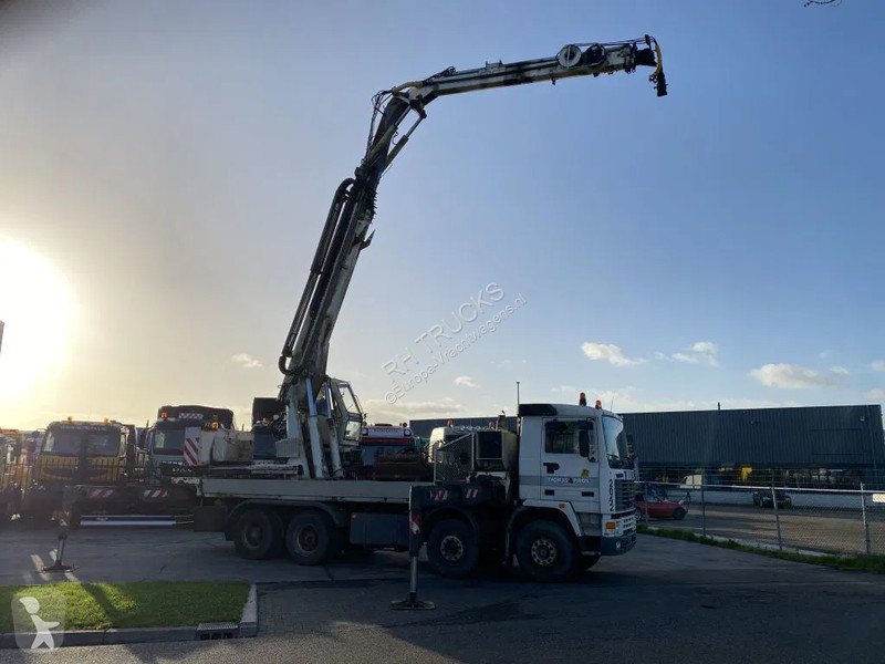 Kamion Volvo F 12 8X4 + CORMACH 0 CRANE - 8.642...