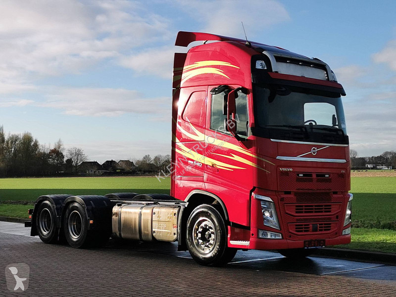 Used Volvo chassis truck 6x4 Diesel Euro 6 n°8079626