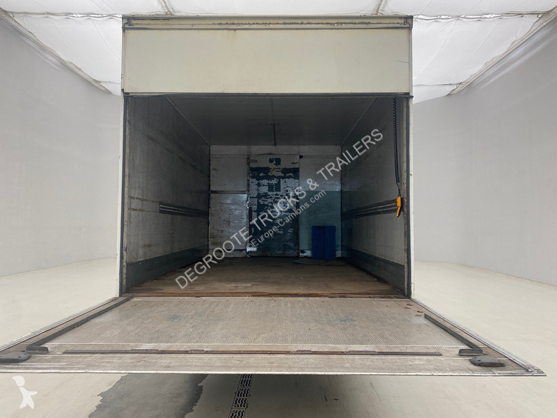 Vrachtwagen MAN 12.210