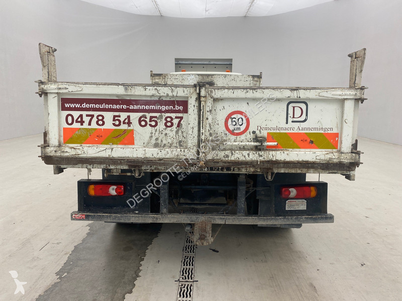 Kamion Nissan 120.25