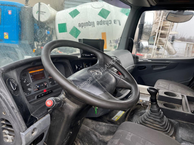 Camion Mercedes 4x2 citerne 13000L 5 cpt
