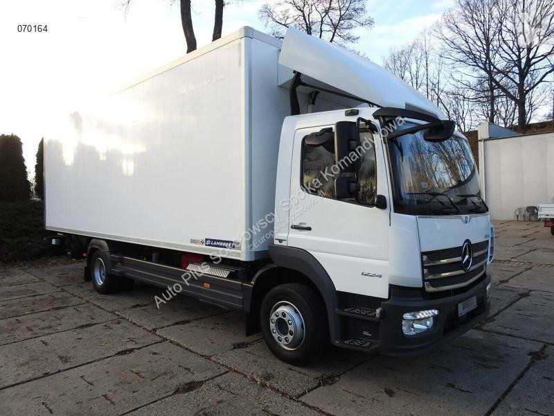 Camión Mercedes ATEGO 12.24 KONTENER CHŁODNIA...