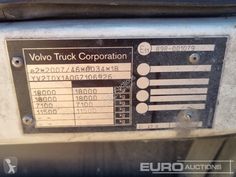 Camion Volvo FL818