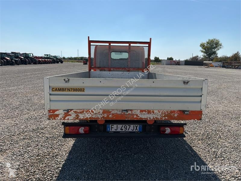 Furgoneta Nissan Flatbed Truck
