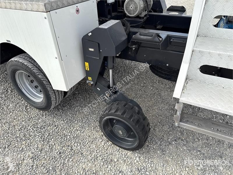 Camion Iveco Palfinger Tunlift 737-500 5 m on...