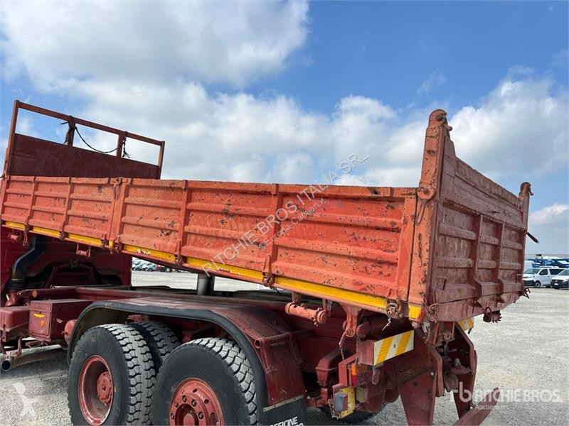 Camion Iveco Unic 6x2 T/A Dump Truck