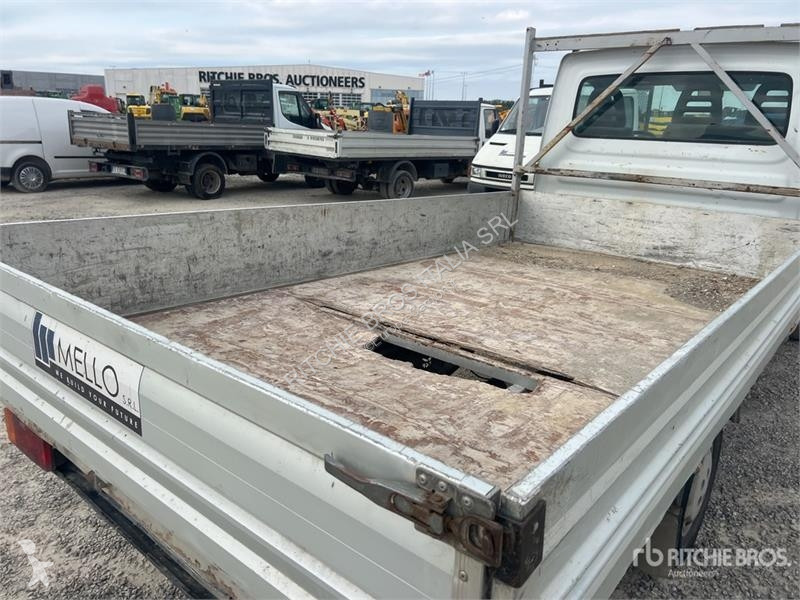 Camion Iveco 29L9 Flatbed Truck