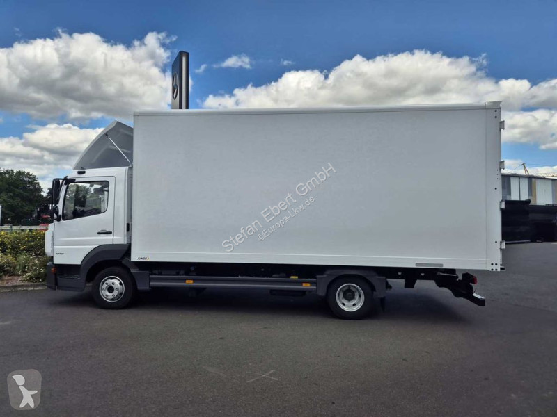 Kamion Mercedes 818 L Koffer, 4 Stück vorhanden