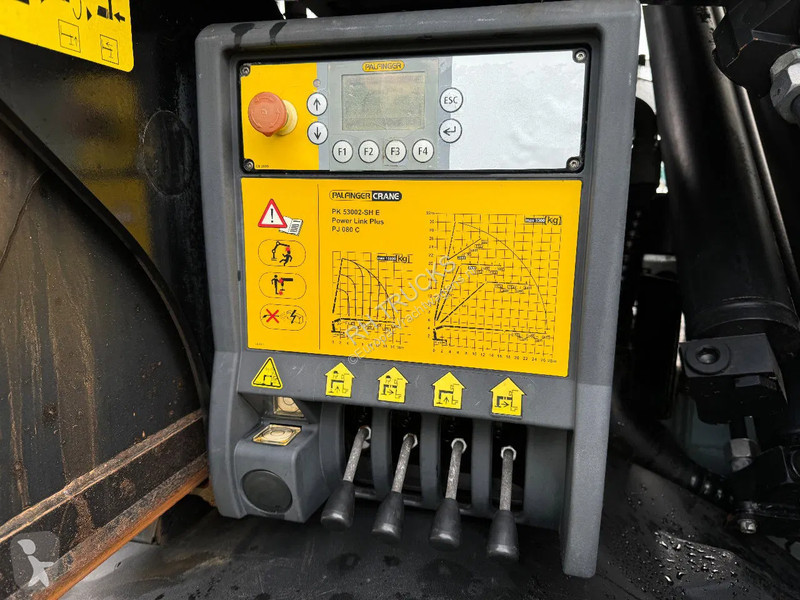 Kamion Volvo 460 8X4 PALFINGER PK53002 + FLY...