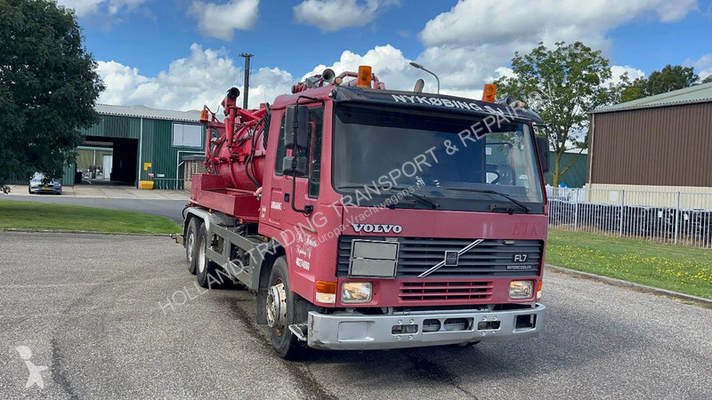 Kamion Volvo FL 7  Vacuum toilet tanker 8000 liter