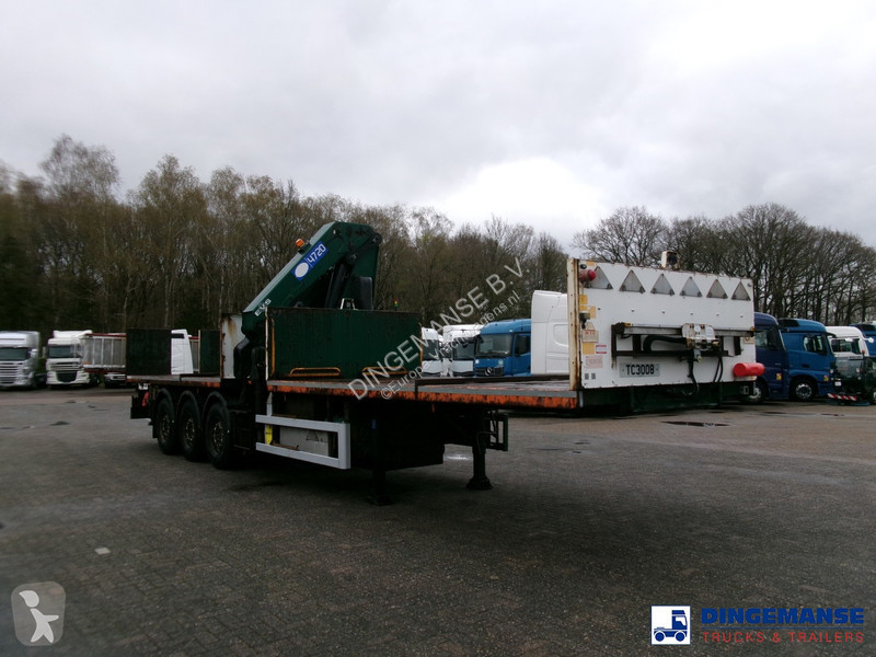 Vrachtwagen  Platform trailer + HMF 4720 K3 crane