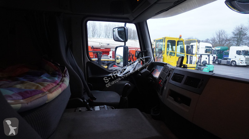 Camion Volvo 280 CLOSED BOX 354.000KM MANUAL...