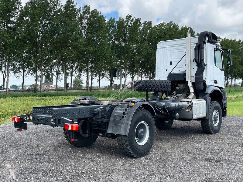 شاحنة Mercedes 2033-A Chassis Cabin (2 units)