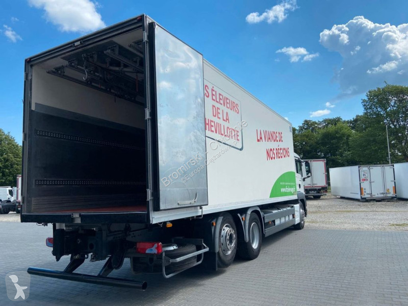 Camion MAN 26.400 FLEISCH-ROHRBAHNEN/MEAT CHEREAU