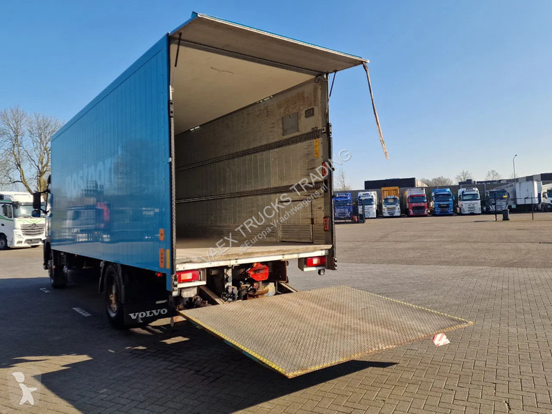 Kamion Volvo 4x2 - Box - Loadlift - Full air -...
