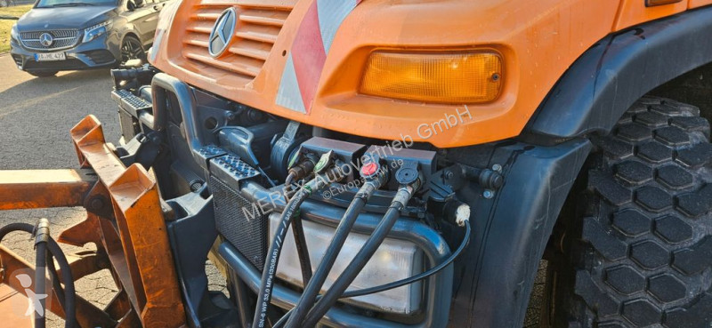 Gemeentevoertuig Unimog Winterdienst