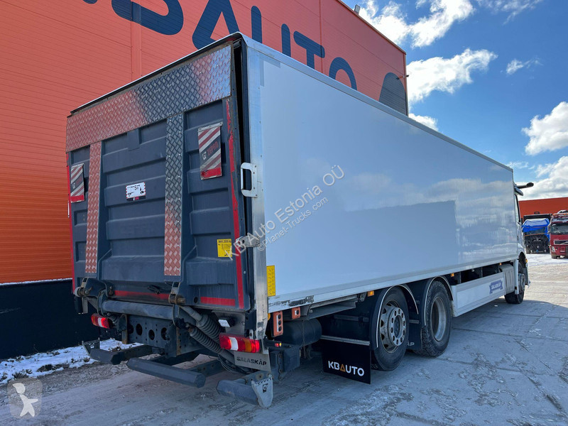 Kamion Mercedes 2735 6x2*4 BOX L=8476 mm