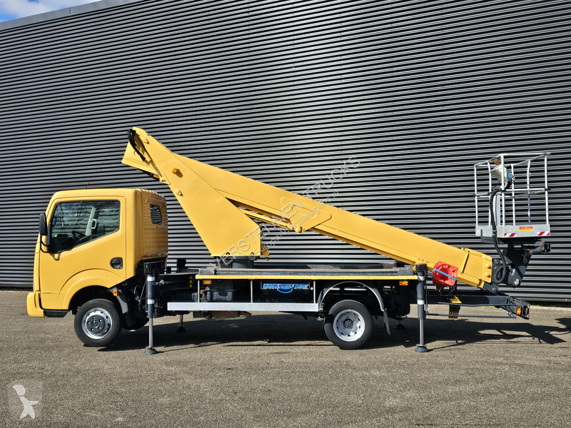 Camion Nissan CABSTAR / 19 mtr PLATFOR WORKER