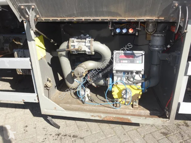 Kamion Volvo FL 240 220PK 12000 LITER STEELSPRINGS
