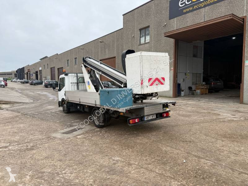 Camion Nissan NT400