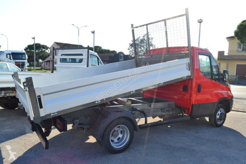Véhicule utilitaire Iveco 35C13 2.3