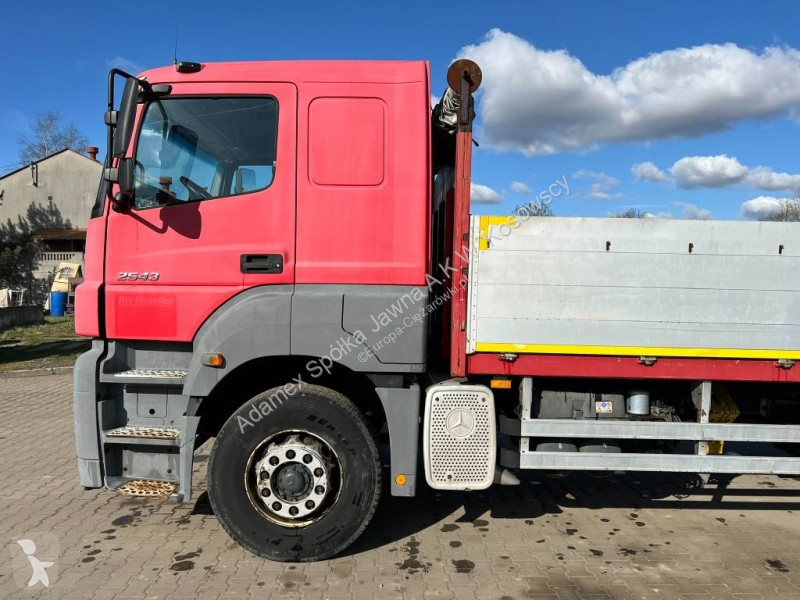 Kamion  Axor 2543