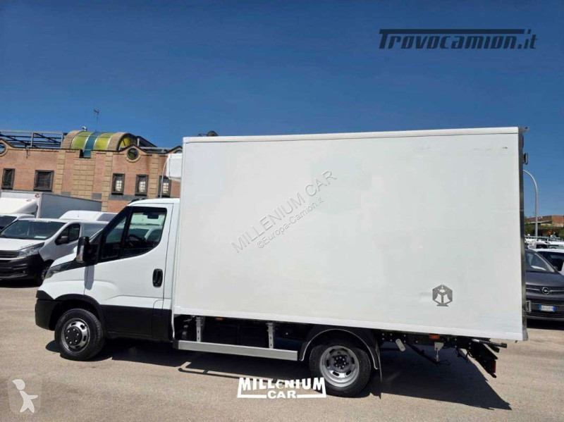 Kamion Iveco 35-15 CELLA 3,90 FRC PARATIA