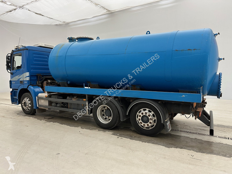 Camion Mercedes 2532 - 6x2