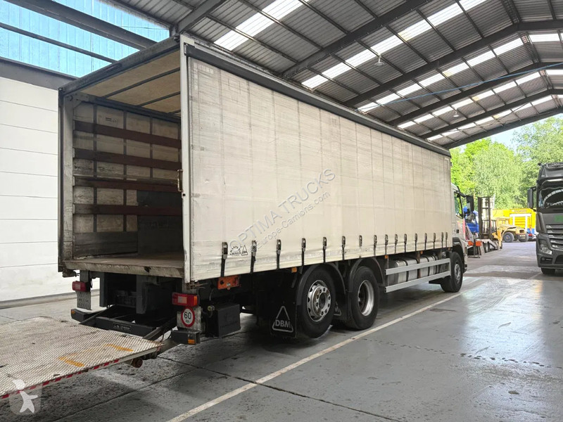 Kamion Volvo 330 / Essieu relevable et...