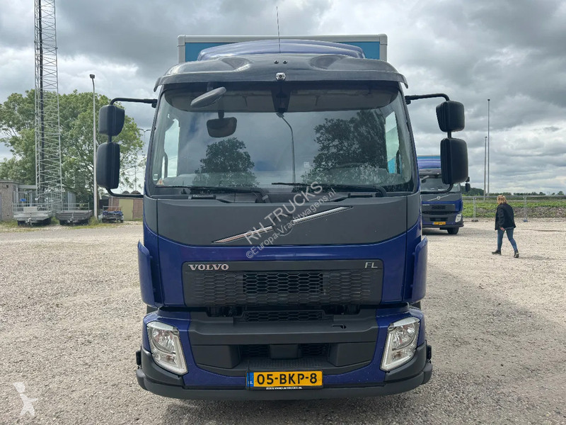 Kamion Volvo 250 4X2 3 UNITS CARGO LOCK +...