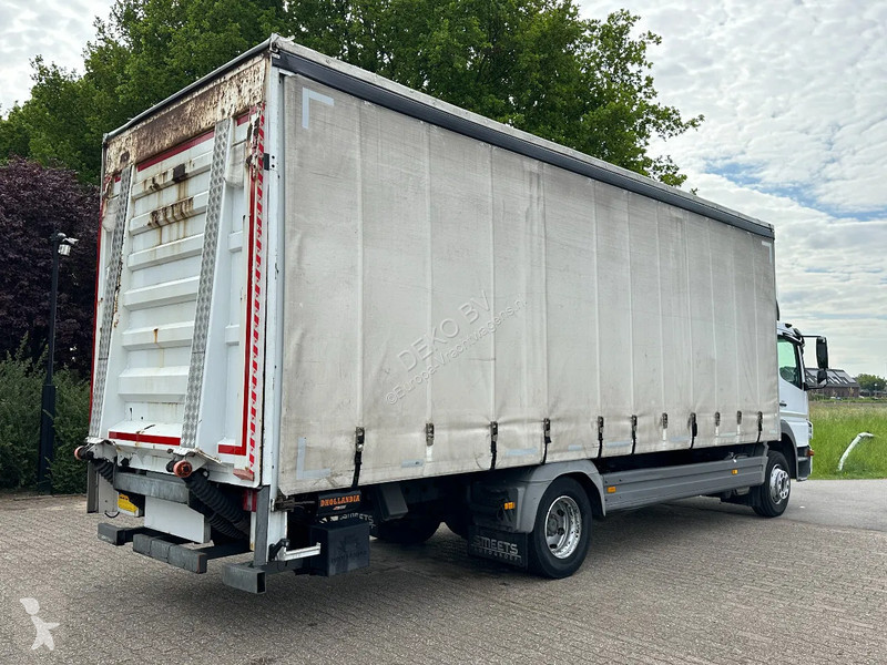 Vrachtwagen Mercedes 1218 bakwagen met laadklep...