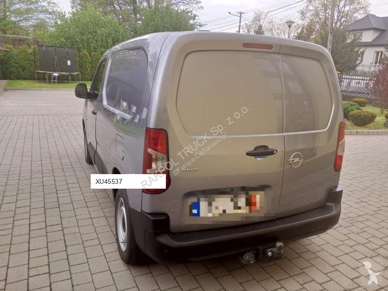 Autoutilitară Opel