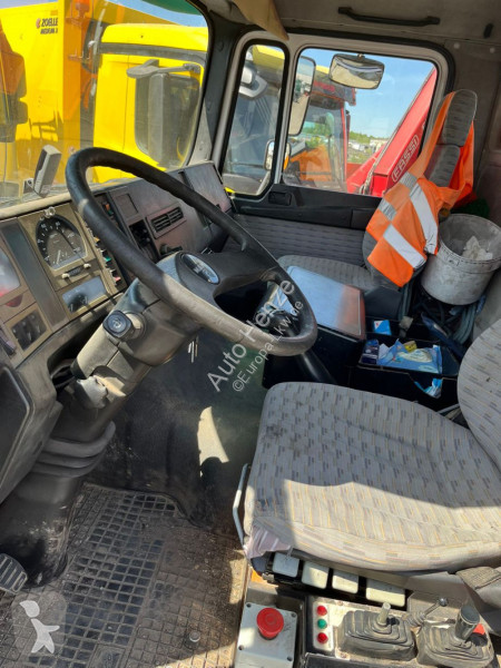 Lastbil MAN F2000 27.342 6x4 Abrollkipper mit Kran