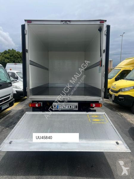 Camión Nissan CABSTAR ISOTERMO TRAMPILLA