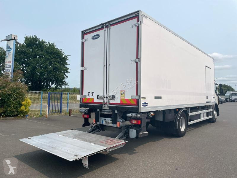 Camion Renault  D WIDE 320