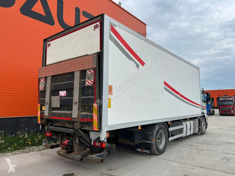 Camion Volvo 330 4x2 BOX L=7533 mm