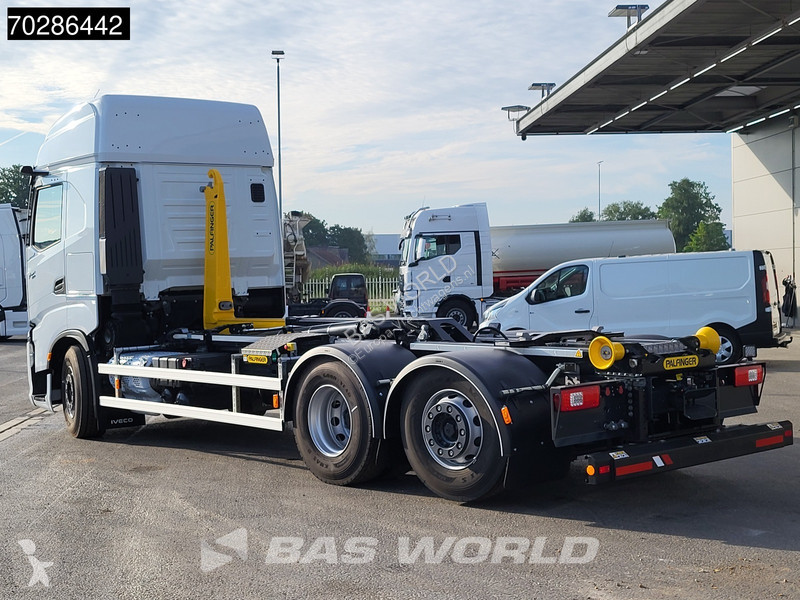 Camión Iveco X-Way 580 6X2 NEW Palfinger...