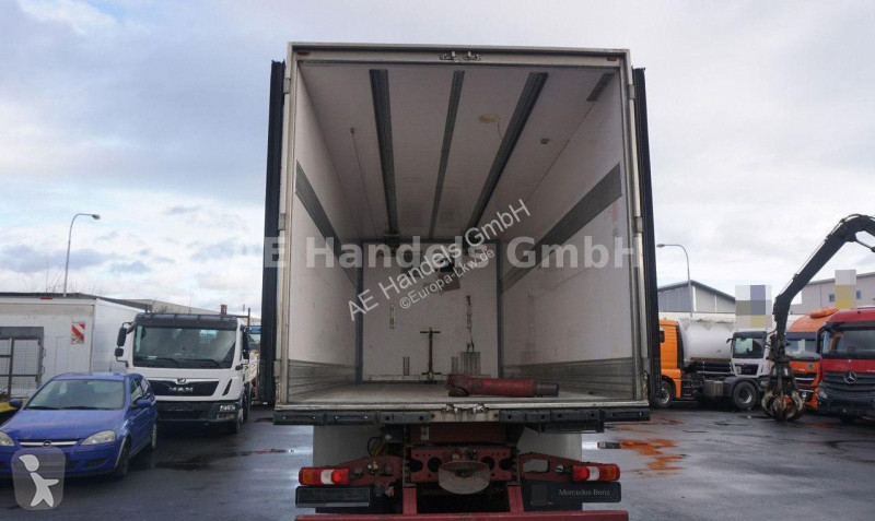 Vrachtwagen Mercedes 2551