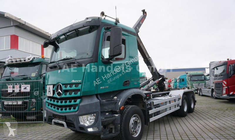 Vrachtwagen Mercedes 3348