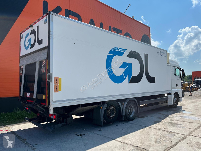 Camion MAN TGX 6x2*4 HULTSTEINS / BOX L=8553 mm